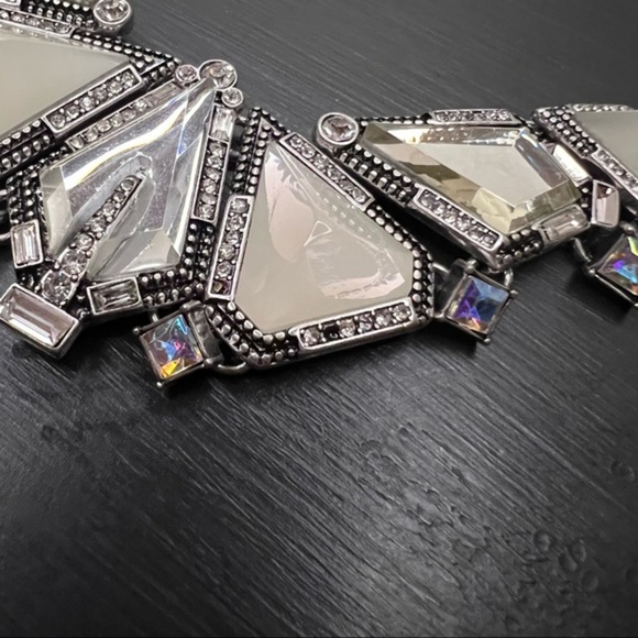 Olivia Welles Silver-Tone Iridescent Crystal Bib Necklace NWT - Picture 3 of 4